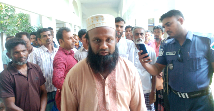 আদালতের বারান্দায় ইউপি সদস্যকে ছুরিকাঘাত