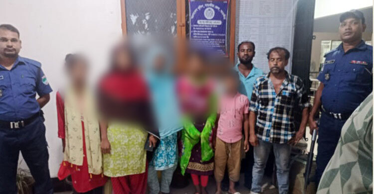 সাতক্ষীরা সীমান্ত দিয়ে ফেরত আসা ১৮ বাংলাদেশিকে হস্তান্তর