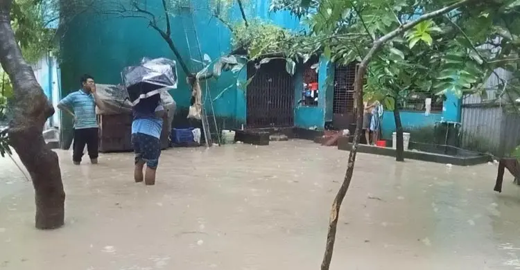 সাতক্ষীরায় ডুবল সড়ক-হাসপাতাল চত্বর -কলেজ মাঠ