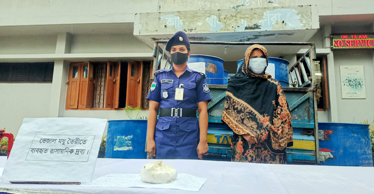 সাতক্ষীরায় ২০৫০ লিটার ভেজাল মধুসহ নারী আটক