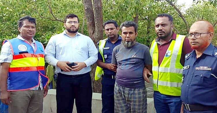 কপোতাক্ষ নদে বালু উত্তোলন, বাল্কহেডসহ আটক ২