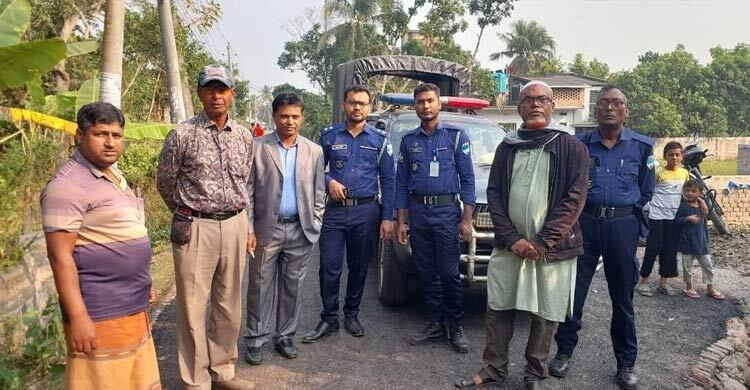 চাঁদাবাজদের ভয়ে পুলিশ পাহারায় কাজ শেষ করলেন ঠিকাদার