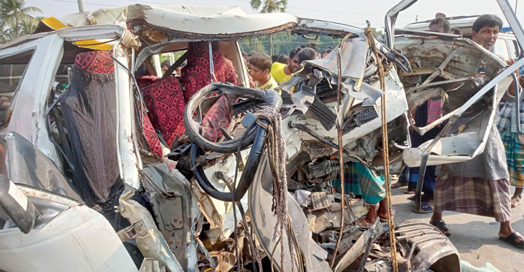 সাতক্ষীরায় ট্রাক-অ্যাম্বুলেন্স সংঘর্ষে নিহত বেড়ে ৫