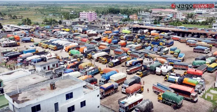 পণ্য খালাসে জটিলতায় গতি হারাচ্ছে ভোমরা বন্দরের বাণিজ্য