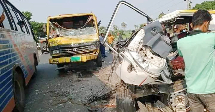 সাতক্ষীরায় ট্রাক-অ্যাম্বুলেন্স সংঘর্ষে নিহত বেড়ে ৫