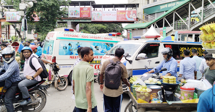 শাহবাগে তীব্র যানজট, দুর্ভোগে রোগী ও স্বজনরা