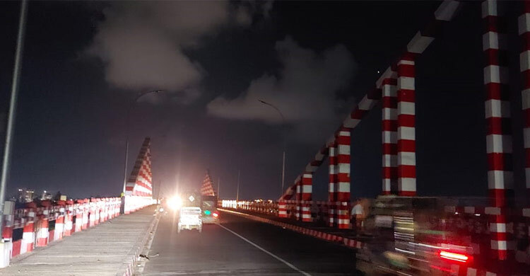 সন্ধ্যা নামলেই সেতুতে সৃষ্টি হয় ভুতুড়ে পরিবেশ