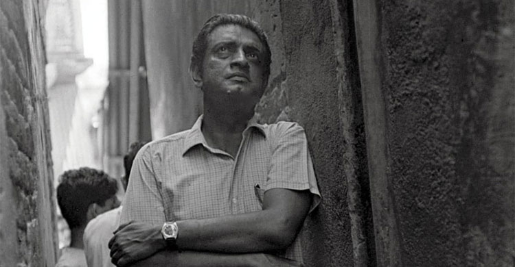 সত্যজিৎ ছাড়াও শংকরের গল্পে সিনেমা নির্মাণ করেছেন যারা