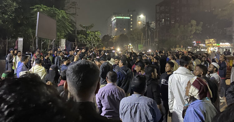 হিমঘরে হাদির মরদেহ, হৃদরোগ ইনস্টিটিউটের সামনে ছাত্র-জনতার স্লোগান