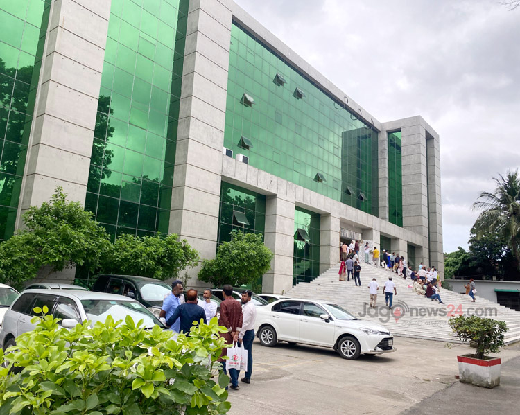 ভাড়ায় চলছে শেকৃবি টিএসসি, শিক্ষার্থীদের সুযোগ সীমিত