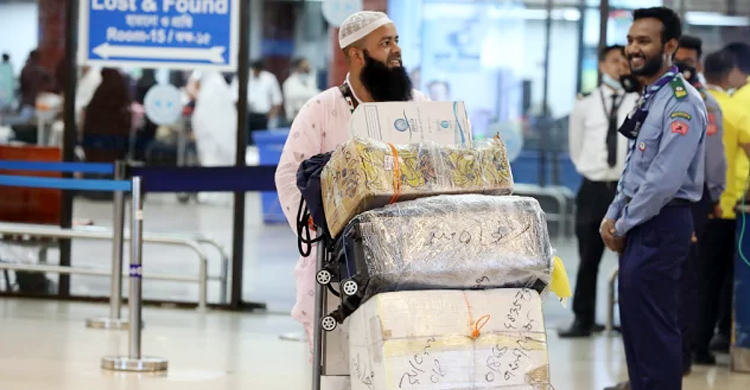 দেশে ফিরেছেন ৪৪ হাজার হাজি