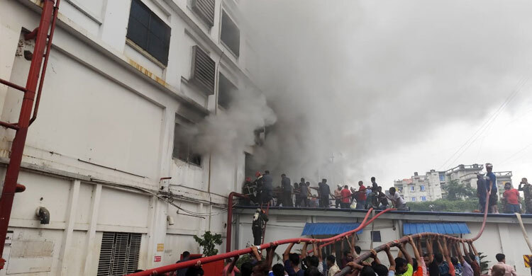 আশুলিয়ায় আগুনে পুড়লো পোশাক কারখানা