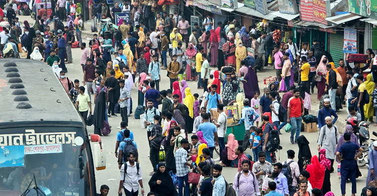 যাত্রীদের দুর্ভোগ বাড়াচ্ছে বাস সংকট ও অতিরিক্ত ভাড়া