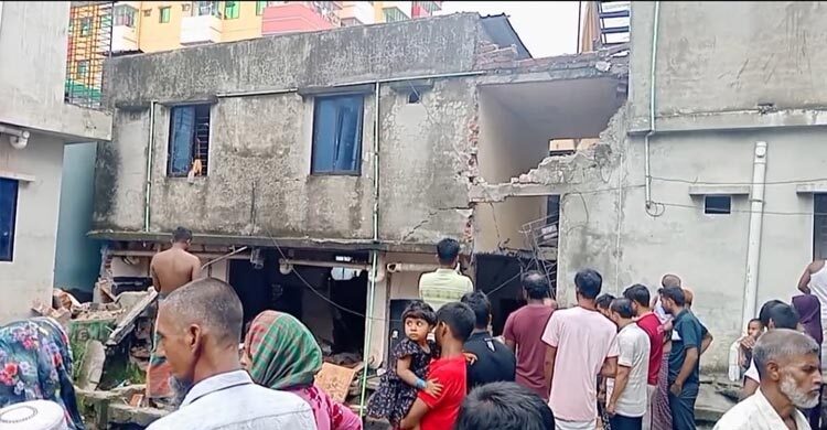 আশুলিয়ায় গ্যাস লিকেজে বিস্ফোরণ, দগ্ধ ৬