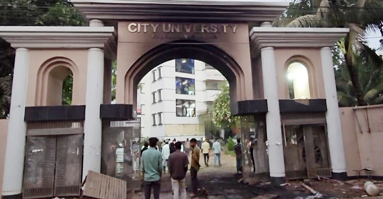 ড্যাফোডিল-সিটি বিশ্ববিদ্যালয় শিক্ষার্থীদের সংঘর্ষ, অগ্নিসংযোগ