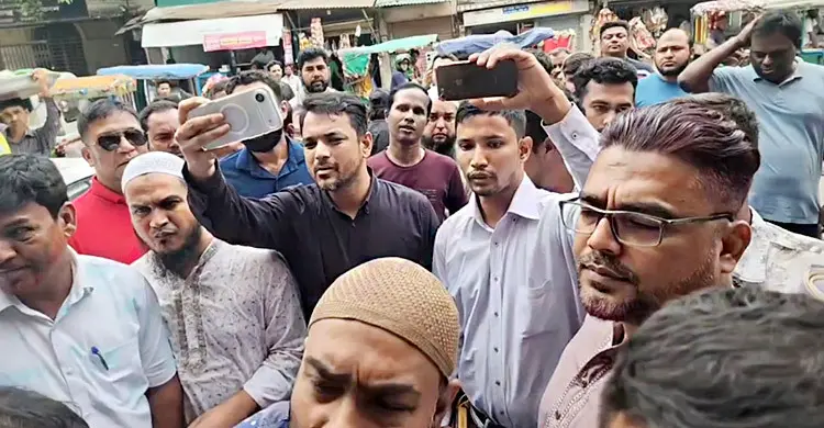 দলবল নিয়ে সাংবাদিককে তুলে নেওয়ার চেষ্টা সাব-রেজিস্ট্রারের