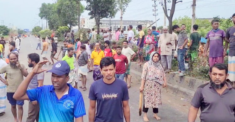 জলাবদ্ধতা নিরসনের দাবিতে সাভারে মহাসড়ক অবরোধ