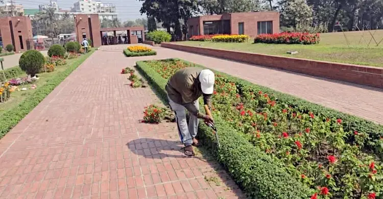 নতুন প্রধানমন্ত্রীর অপেক্ষায় জাতীয় স্মৃতিসৌধ, সাধারণের প্রবেশ নিষেধ