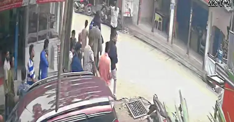 দলবল নিয়ে সাংবাদিককে তুলে নেওয়ার চেষ্টা সাব-রেজিস্ট্রারের