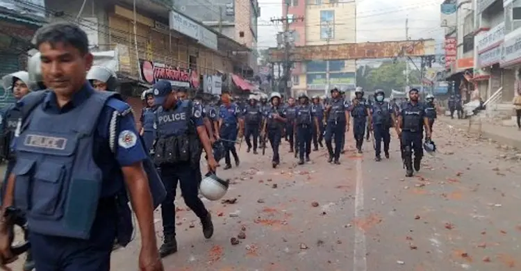 কারফিউ-সেনা মোতায়েনেও থামেনি সাভারের আন্দোলন