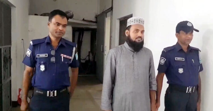 খালেদা জিয়াকে নিয়ে ফেসবুকে কুরুচিপূর্ণ মন্তব্য, ইমাম গ্রেফতার