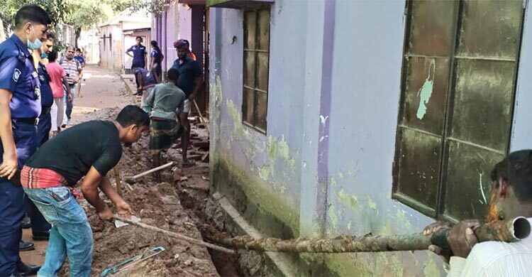সাভারে অবৈধ গ্যাস সংযোগ বিচ্ছিন্নে অভিযান