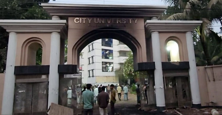 সিটি ইউনিভার্সিটিতে আটক ড্যাফোডিলের ১১ শিক্ষার্থীকে হস্তান্তর