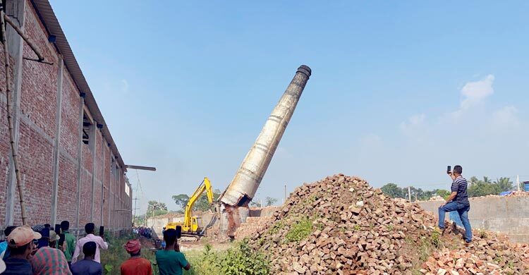 সাভারে সাত ইটভাটায় অভিযান, ১২ লাখ টাকা জরিমানা