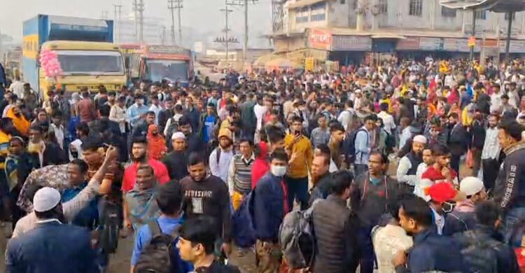 ৩০০ টাকার বাস ভাড়া এক হাজার, নবীনগর-চন্দ্রা মহাসড়ক অবরোধ