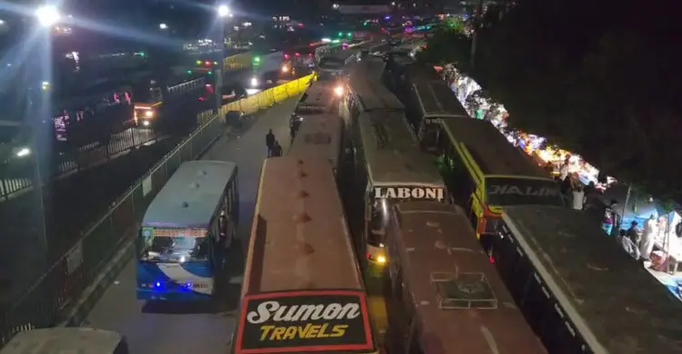 সড়কে ঘরমুখো মানুষের ঢল, নবীনগর-চন্দ্রায় দীর্ঘ যানজট