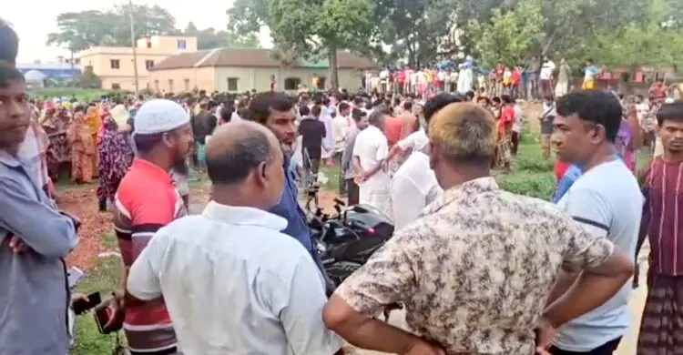 আশুলিয়ায় এক যুবককে প্রকাশ্যে কুপিয়ে হত্যা