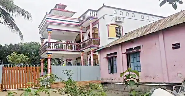 আশুলিয়ায় জানালার গ্রিল কেটে বাড়ি ঢুকে ৫০ ভরি স্বর্ণালংকার লুট