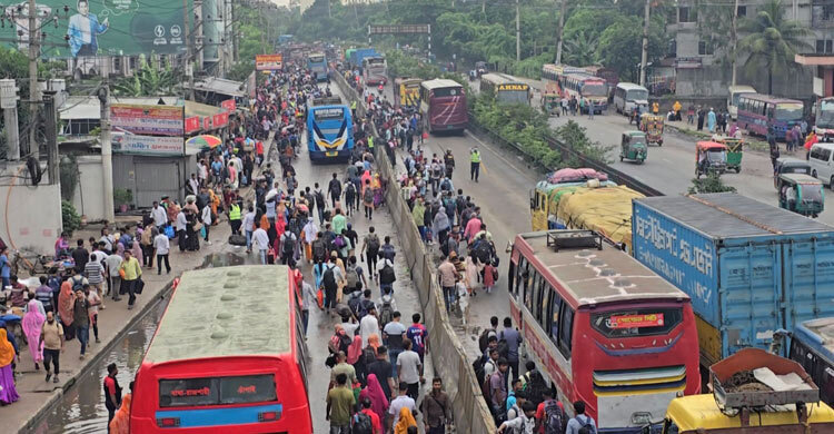 সাভারের ঘরমুখো মানুষের ঢল, মহাসড়কে দীর্ঘ যানজট