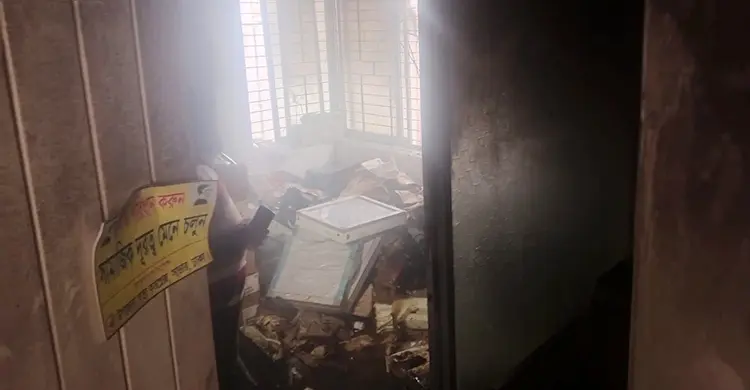 সাভারে উপজেলা স্বাস্থ্য কমপ্লেক্সের স্টোররুমে অগ্নিকাণ্ড