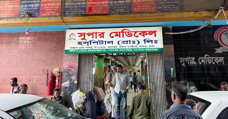 সড়কে জন্ম নেওয়া সেই নবজাতক মারা গেছে