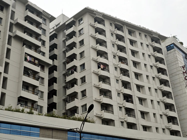 অনিশ্চয়তা-সংকটে ভালো নেই আবাসন ব্যবসা