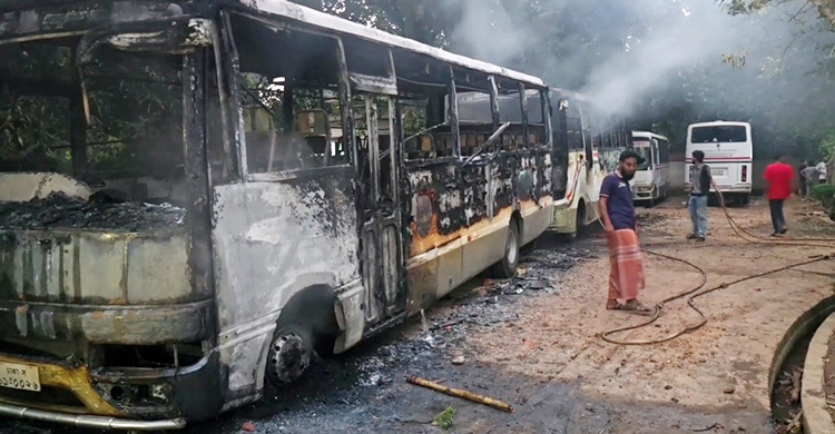 সাভারে ড্যাফোডিল-সিটি বিশ্ববিদ্যালয় শিক্ষার্থীদের সংঘর্ষ, অগ্নিসংযোগ