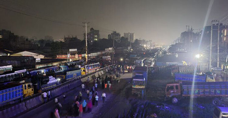 আশুলিয়ায় লড়িচাপায় নারী ও শিশুসহ নিহত ৩