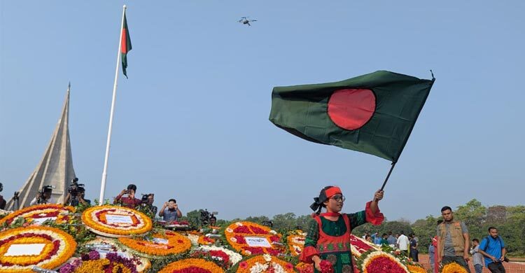 স্মৃতিসৌধে জনতার ঢল