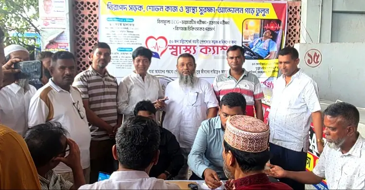 সায়েদাবাদ বাস টার্মিনালে পরিবহন শ্রমিকদের বিনামূল্যে স্বাস্থ্য পরীক্ষা