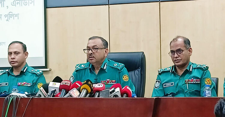 Over 80,000 cops recruited in 15yrs on political grounds: Sazzat