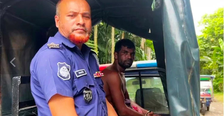 লক্ষ্মীপুরে বিদ্যালয়ে ঢুকে যুবকের হামলায়, আহত ১৫