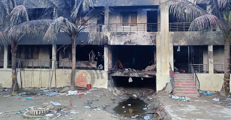 ক্লাসে নেই শিক্ষার্থীরা মাঠে নেই কোলাহল, বাজেনি ক্লাস শুরুর ঘণ্টা