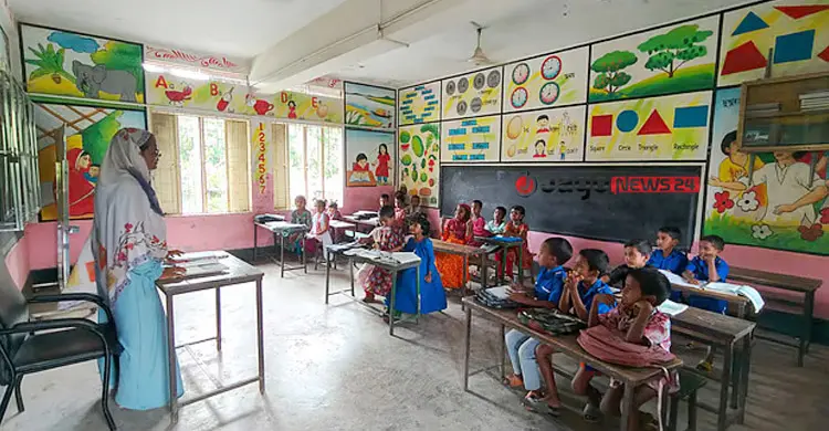 প্রাথমিক বিদ্যালয়ে কমছে শিক্ষার্থী, বাড়ছে মাদরাসা-কিন্ডারগার্টেনে