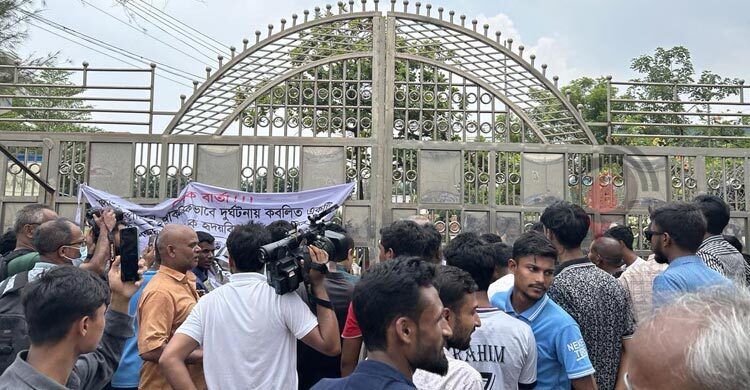 মাইলস্টোনের প্রধান ফটকে তালা, গণমাধ্যমকর্মীদের ঢুকতে মানা