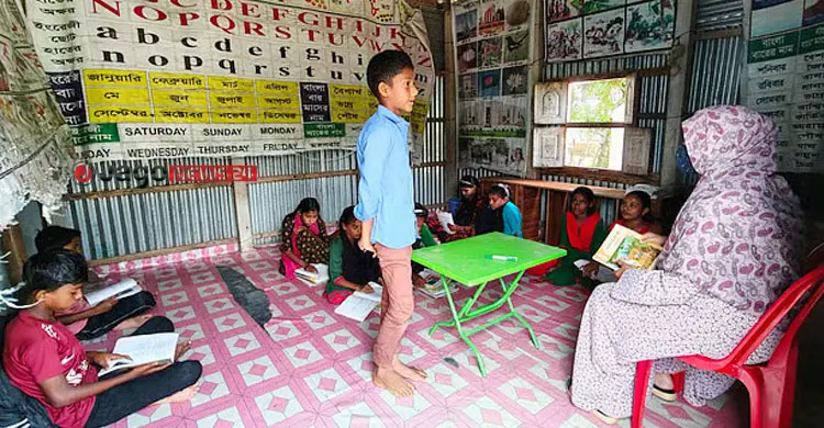 প্রাথমিক বিদ্যালয়ে কমছে শিক্ষার্থী, বাড়ছে মাদরাসা-কিন্ডারগার্টেনে