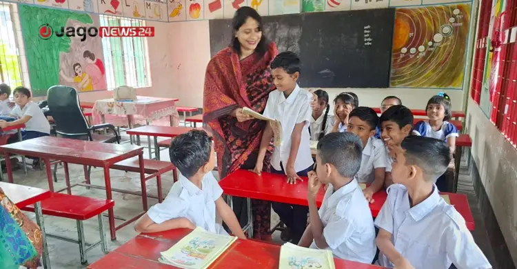 প্রাথমিক বিদ্যালয়ে কমছে শিক্ষার্থী, বাড়ছে মাদরাসা-কিন্ডারগার্টেনে