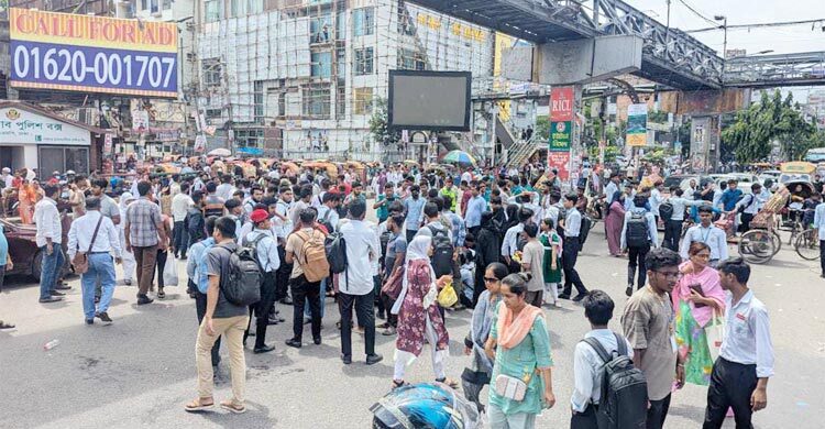 সায়েন্সল্যাব মোড় অবরোধ আইডিয়ালের শিক্ষার্থীদের