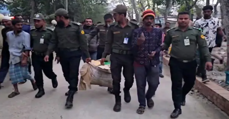 হাসপাতাল থেকে ভ্যানযোগে সরিয়ে নেওয়া হচ্ছিলো সরকারি ওষুধ, আটক ২