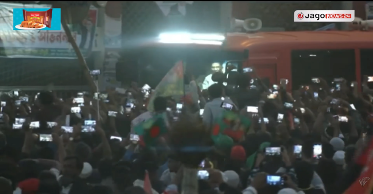 লালসবুজ গাড়িতে ফেনীতে প্রচারণায় তারেক রহমান